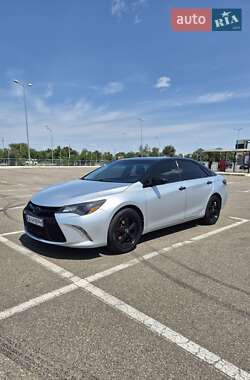 Седан Toyota Camry 2015 в Киеве