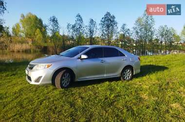 Седан Toyota Camry 2014 в Прилуках