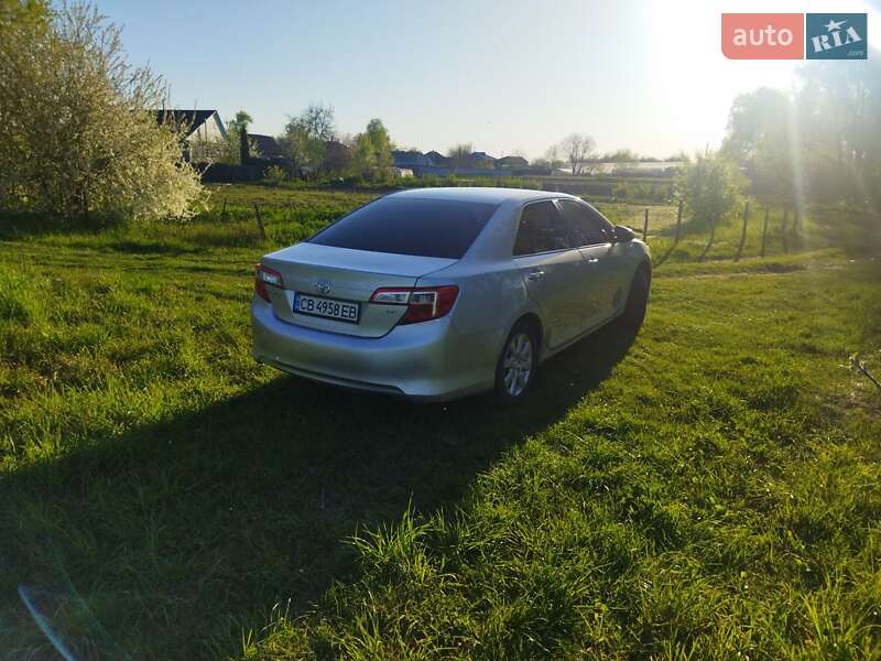Седан Toyota Camry 2014 в Прилуках