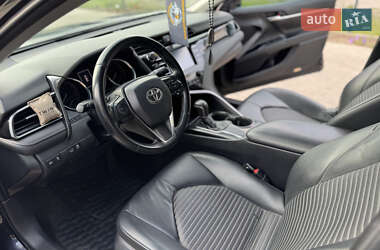 Седан Toyota Camry 2018 в 