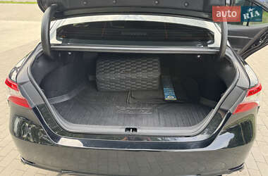 Седан Toyota Camry 2018 в 