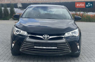 Седан Toyota Camry 2017 в Ровно