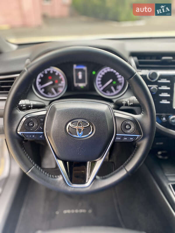 Седан Toyota Camry 2019 в Луцке