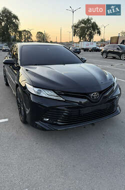 Седан Toyota Camry 2018 в Днепре