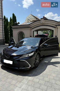 Седан Toyota Camry 2021 в 