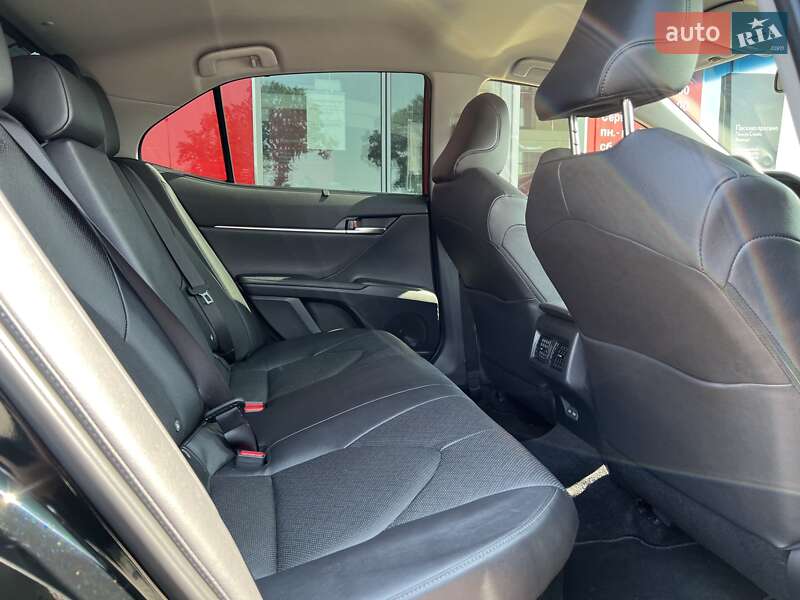 Седан Toyota Camry 2024 в Вінниці