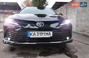 Седан Toyota Camry 2022 в Киеве