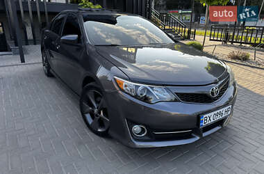 Седан Toyota Camry 2014 в Хмельницькому