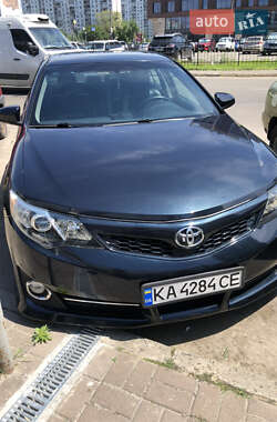 Седан Toyota Camry 2013 в Києві