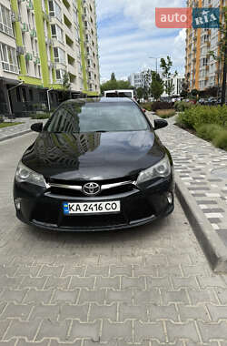 Седан Toyota Camry 2016 в Киеве