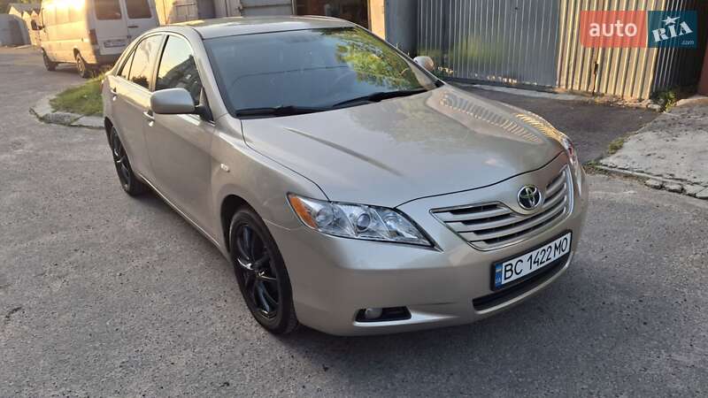 Седан Toyota Camry 2008 в Львові