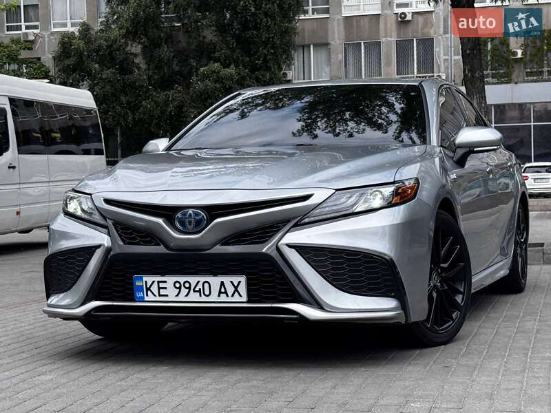 Toyota Camry 2021