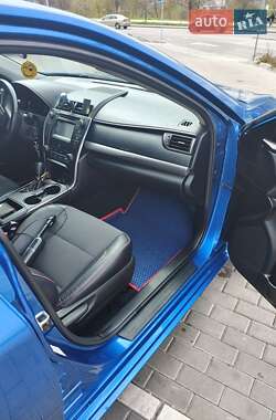 Седан Toyota Camry 2017 в Киеве