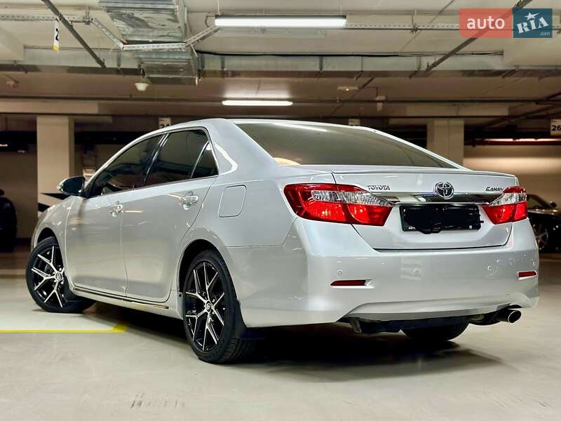 Седан Toyota Camry 2011 в Киеве