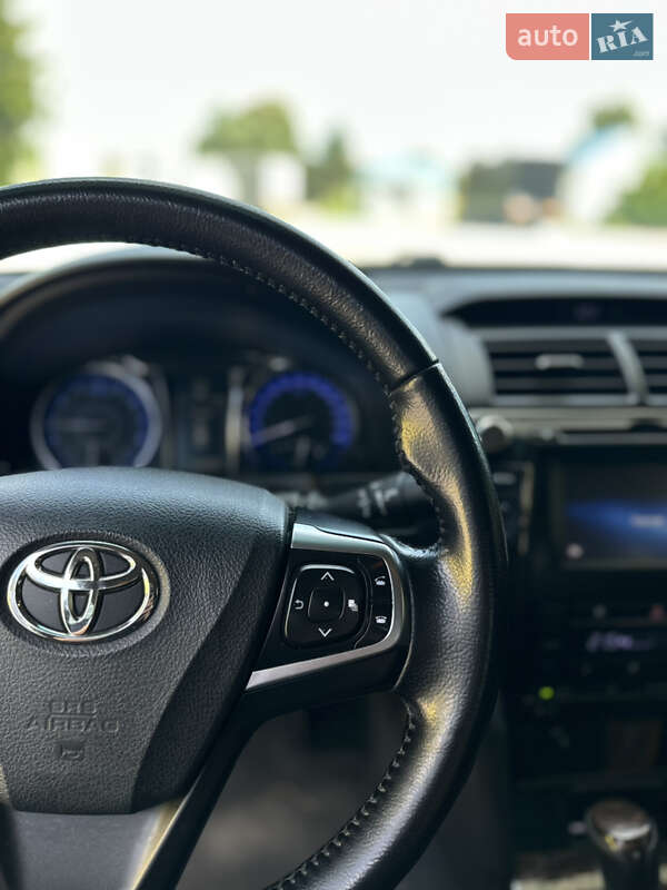 Седан Toyota Camry 2015 в Львове