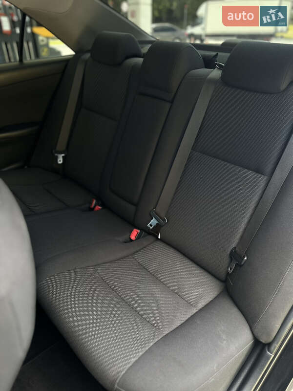 Седан Toyota Camry 2015 в Львове