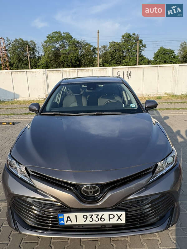 Седан Toyota Camry 2019 в Киеве