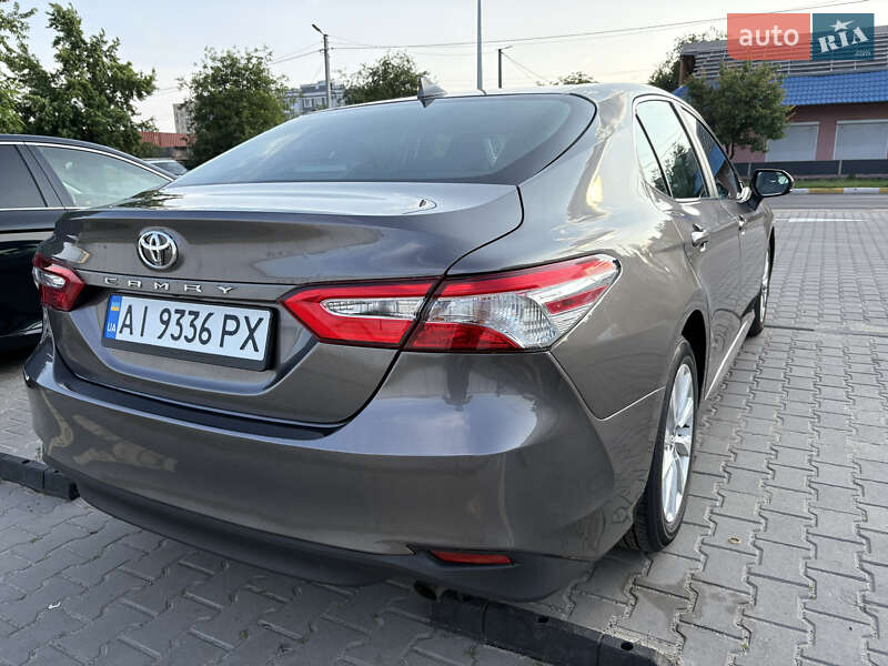 Седан Toyota Camry 2019 в Киеве