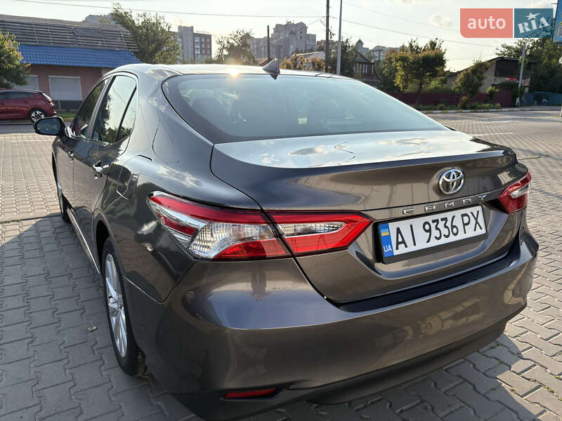 Седан Toyota Camry 2019 в Киеве