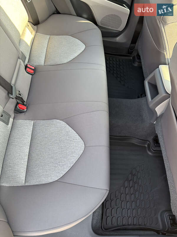 Седан Toyota Camry 2019 в Киеве