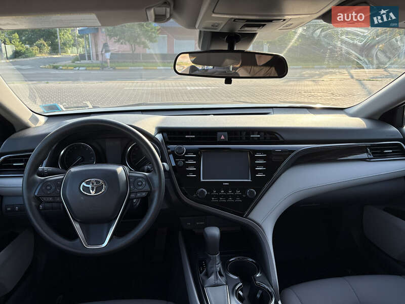 Седан Toyota Camry 2019 в Киеве