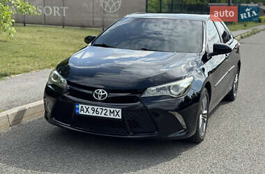 Седан Toyota Camry 2016 в Киеве