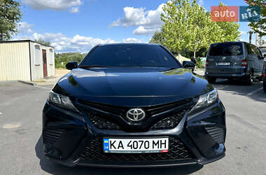 Седан Toyota Camry 2021 в Днепре
