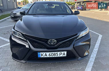 Седан Toyota Camry 2018 в Киеве