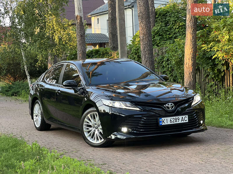 Седан Toyota Camry 2017 в Києві