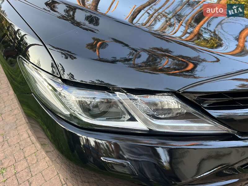 Седан Toyota Camry 2017 в Києві