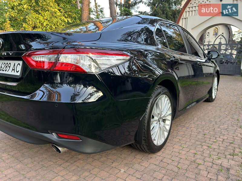 Седан Toyota Camry 2017 в Києві