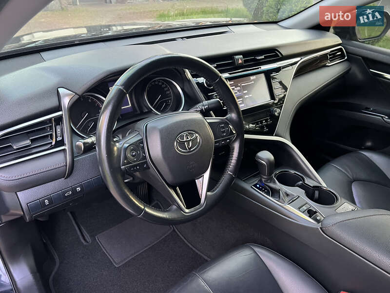 Седан Toyota Camry 2017 в Києві
