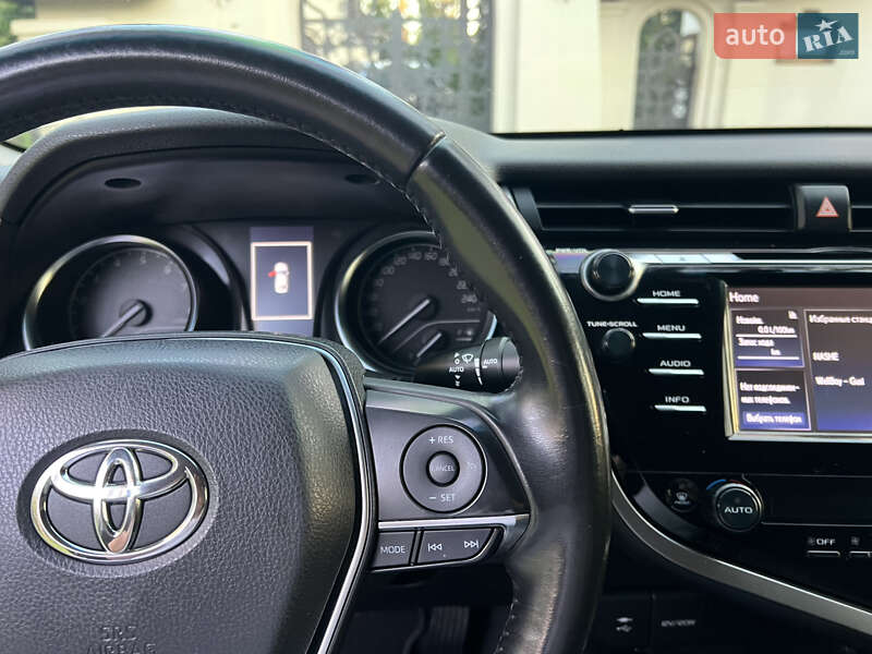 Седан Toyota Camry 2017 в Києві