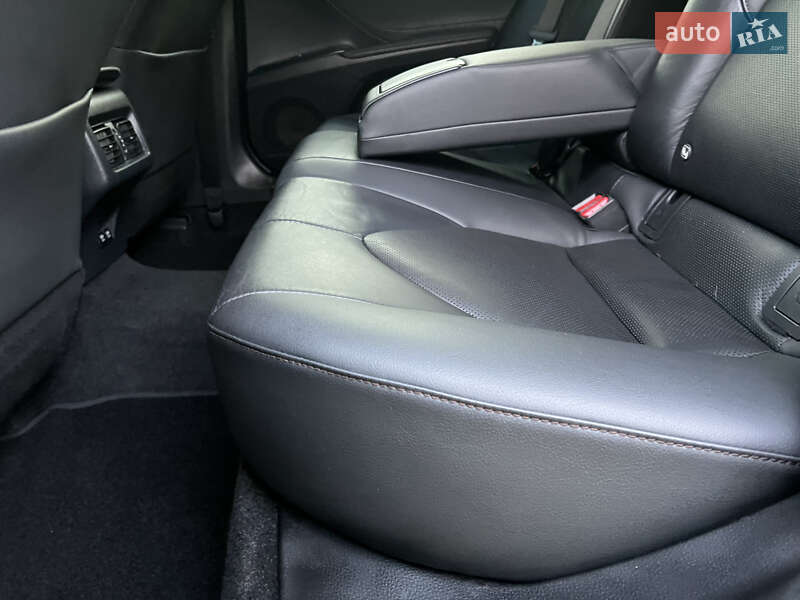 Седан Toyota Camry 2017 в Києві