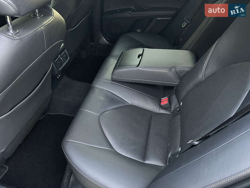 Седан Toyota Camry 2017 в Києві