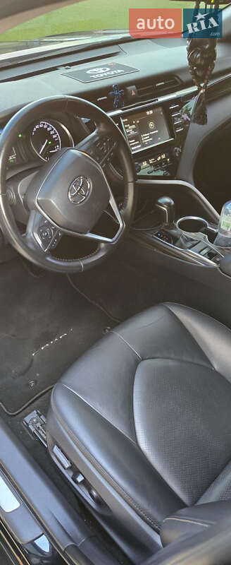 Седан Toyota Camry 2019 в Києві