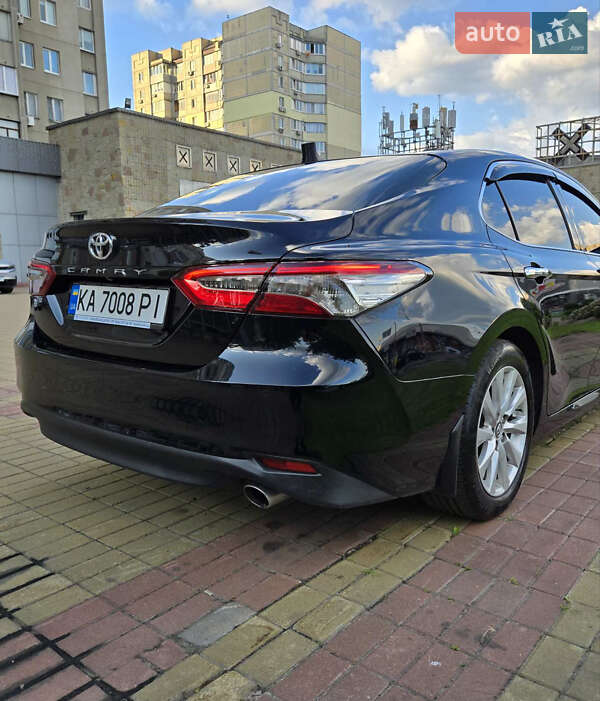 Седан Toyota Camry 2019 в Києві