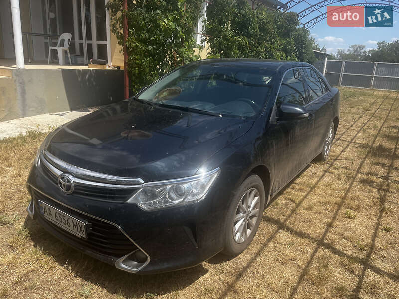 Седан Toyota Camry 2015 в Києві