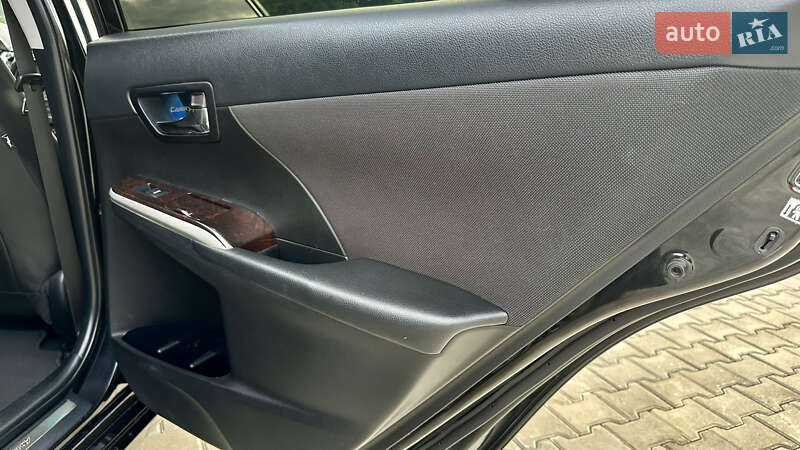 Седан Toyota Camry 2014 в Полтаве