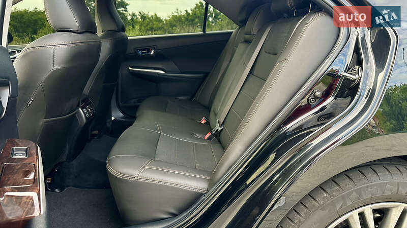 Седан Toyota Camry 2014 в Полтаве