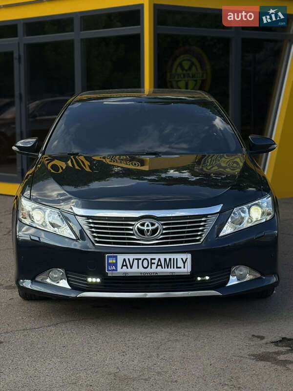Седан Toyota Camry 2012 в Киеве