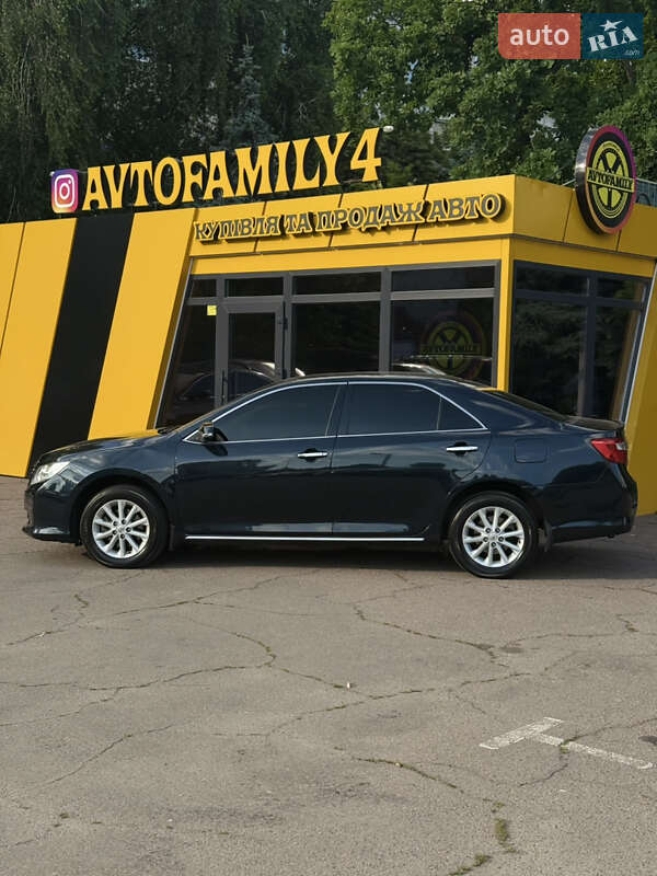 Седан Toyota Camry 2012 в Киеве
