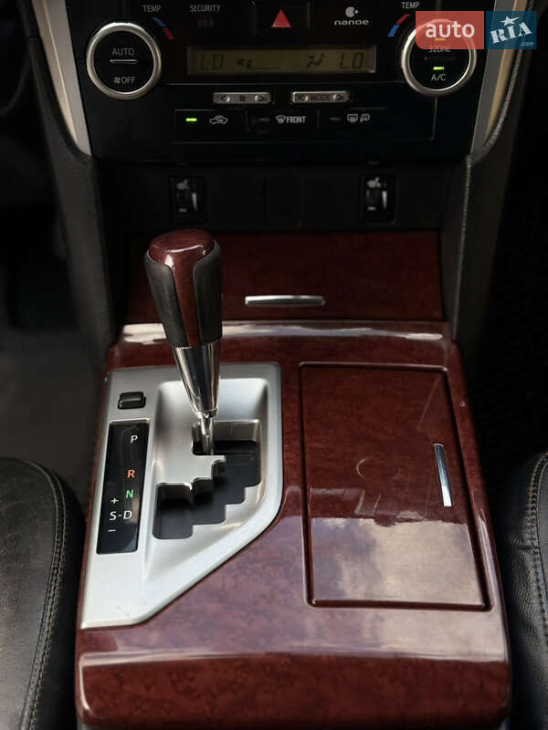 Седан Toyota Camry 2012 в Киеве