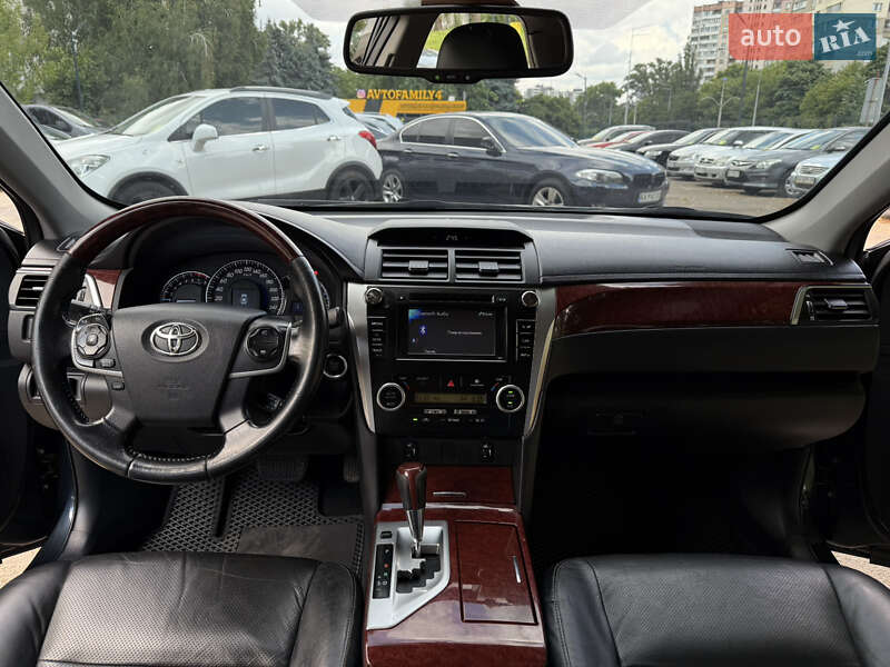 Седан Toyota Camry 2012 в Киеве