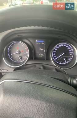 Седан Toyota Camry 2019 в Киеве