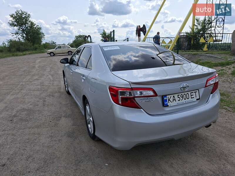 Седан Toyota Camry 2014 в Первомайську
