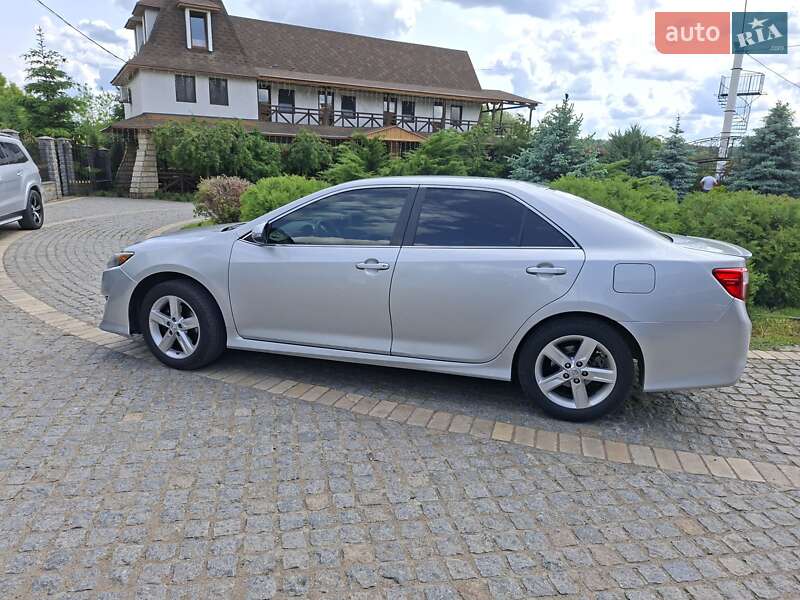 Седан Toyota Camry 2014 в Первомайську