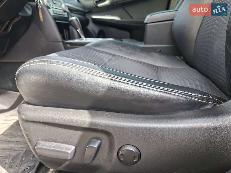 Седан Toyota Camry 2014 в Первомайську