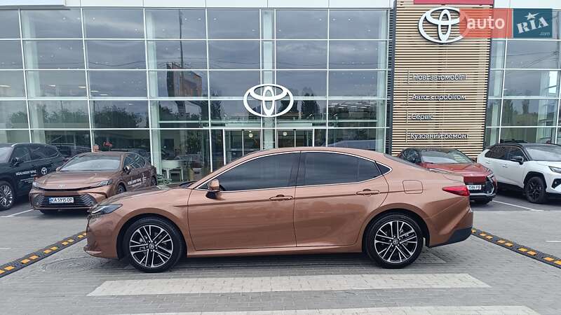Седан Toyota Camry 2024 в Киеве
