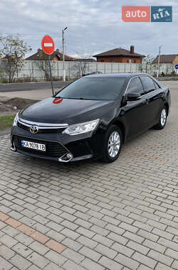 Седан Toyota Camry 2016 в Києві